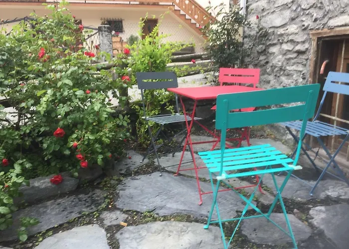 Le Thuria