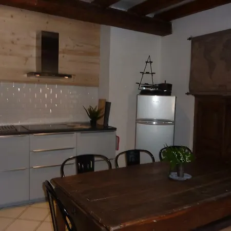Le Thuria