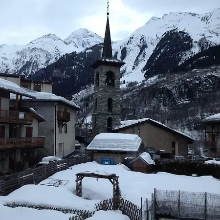 Le Thuria