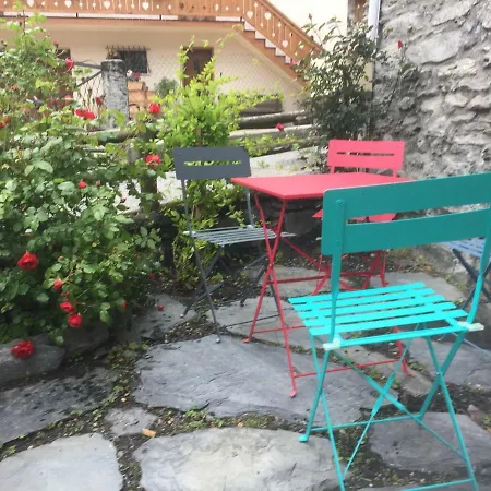Le Thuria