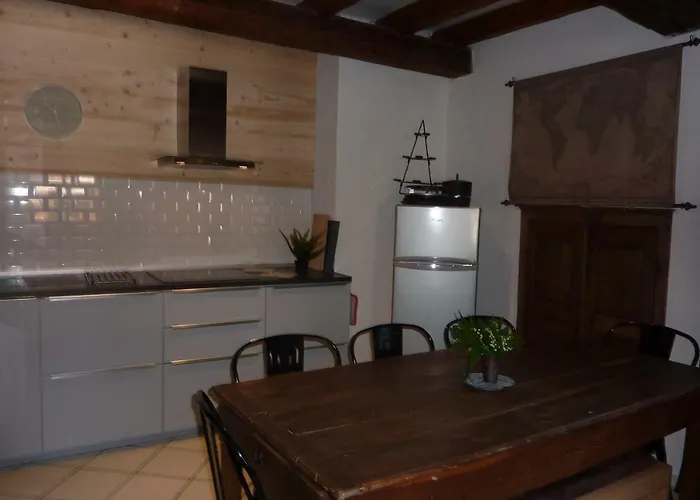 Le Thuria